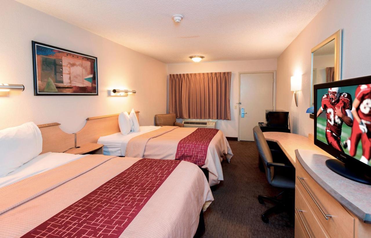Deluxe Room with Two Double Beds Smoke Free